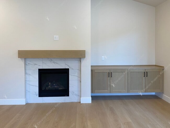 Building Photo - Brand NEW Pahlisch 3 BR - 2BA Home in Southeast Bend