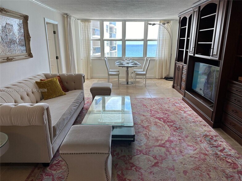 Building Photo - 6039 Collins Ave