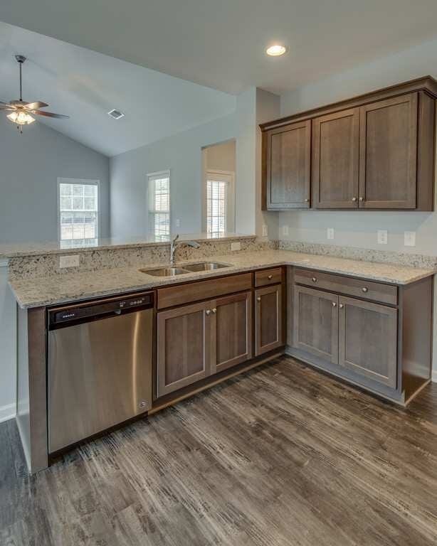 Building Photo - ***COMING SOON - 4 / 2 in Fairview Station...