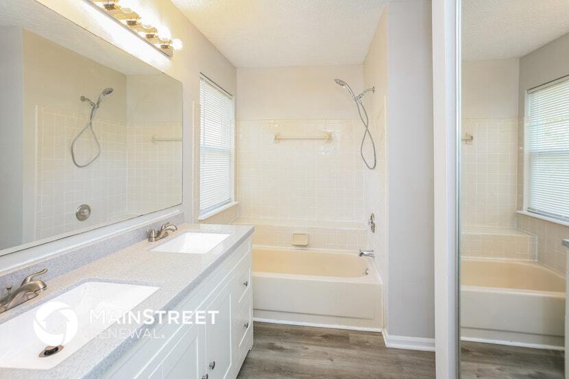 Building Photo - 7862 Park N Cir