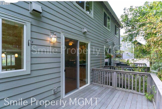 Building Photo - 9229 SW Sweek Dr