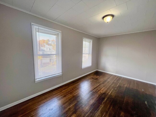 Building Photo - 4/1.5 Single Family Home | Hardwood Floors...