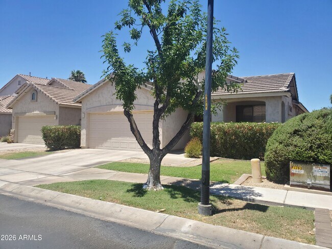 Building Photo - 2430 E Darrel Rd