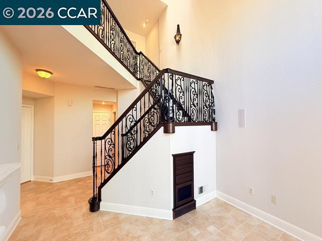 Building Photo - 6220 Lakeview Cir