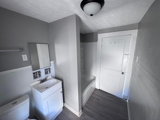 Building Photo - 2234 Hamilton Ave