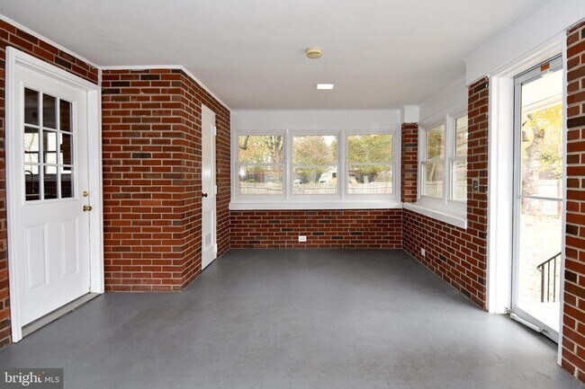 Building Photo - 7125 Harrison Ln