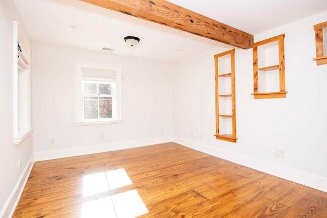 Building Photo - 39 MERRITT Ave