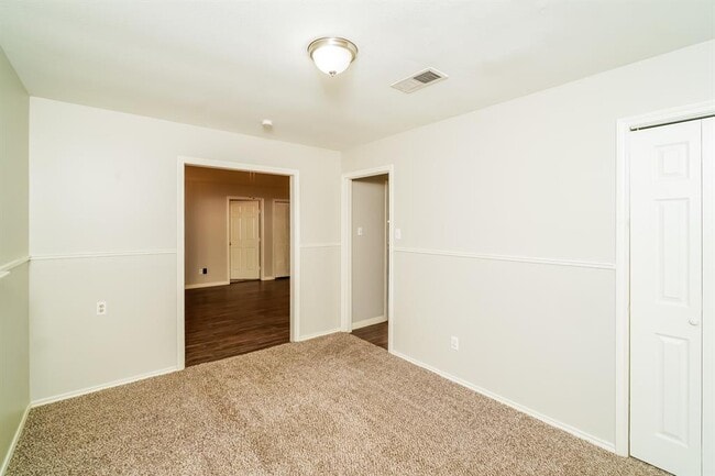 Building Photo - 10430 Rustic Gate Rd