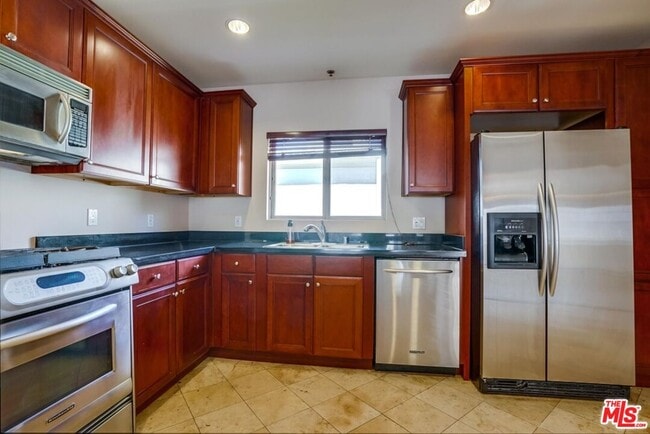 Building Photo - 1522 Amherst Ave
