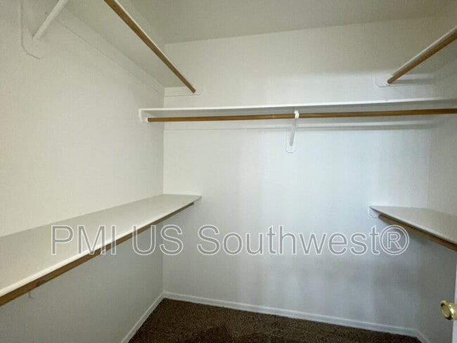 Building Photo - 4891 S Rinaldi Dr