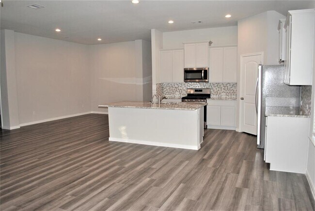 Building Photo - 14131 Lake Lodge Dr