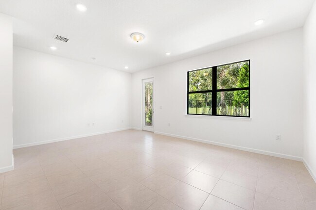 Building Photo - 4315 Efendi Dr