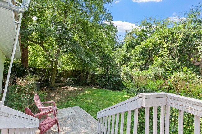 Building Photo - 3 bedroom 2 bath house 1-car garage walk to TMH!! Available in MAY!