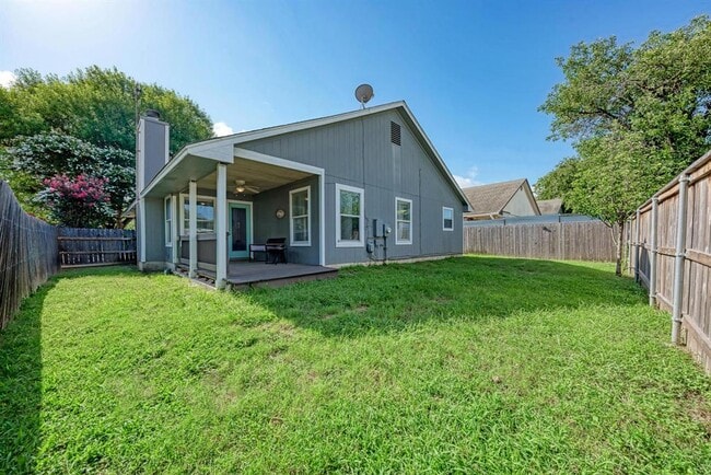 Building Photo - 2022 Balsam Way