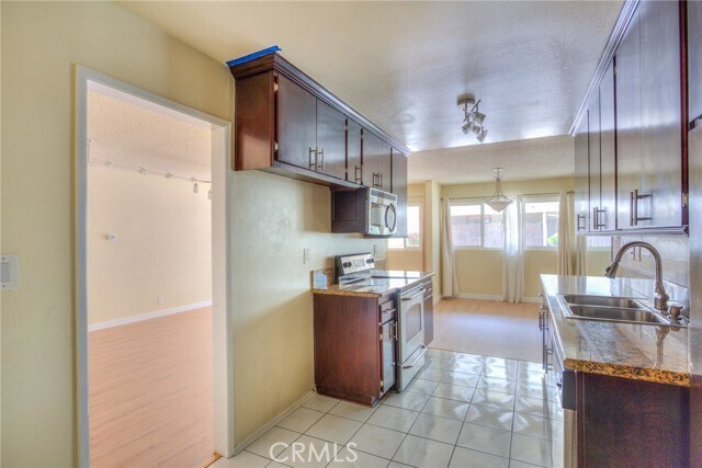 Building Photo - 125 S Sierra Madre Blvd