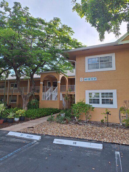 Building Photo - 401 SE 10th St
