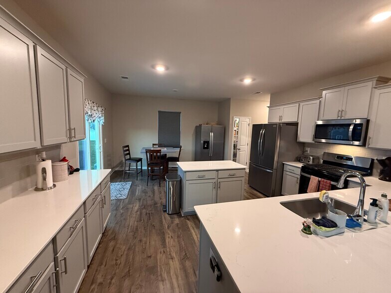 Building Photo - 209 Wheatfield Rd