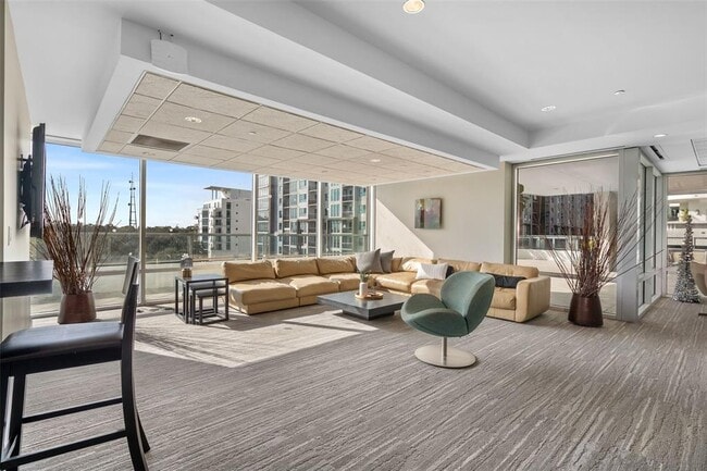 Building Photo - 101 S Eola Dr