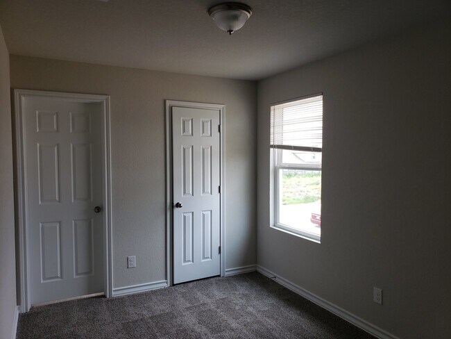 Building Photo - Townhome for rent