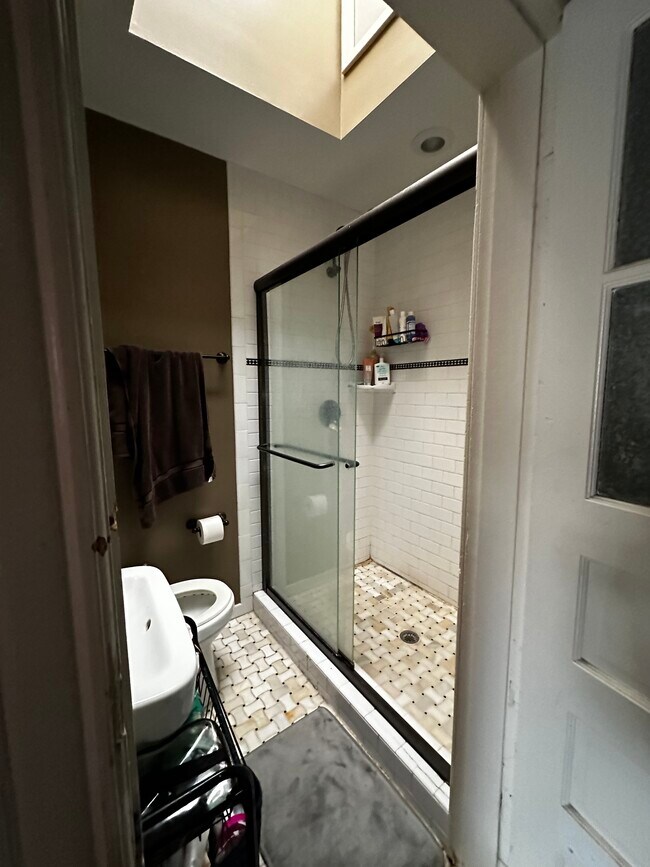 Building Photo - 1830 Swann St NW