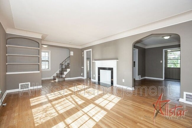 Building Photo - 3575 Grosvenor Rd