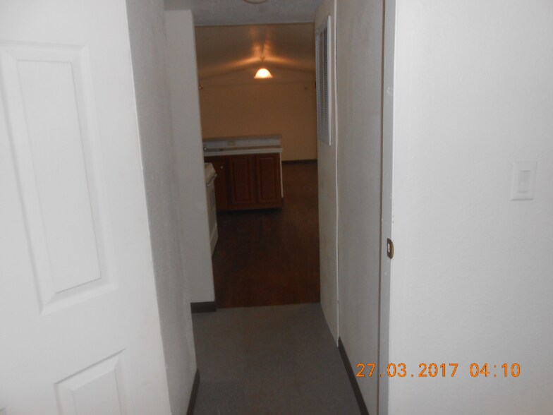 Building Photo - 24898 Lakewood Dr