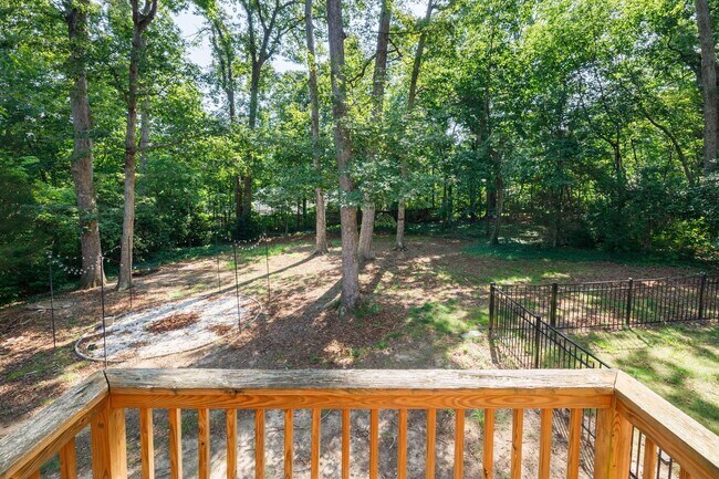 Building Photo - 2401 Scarsborough Dr