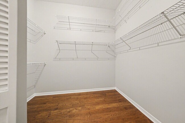 Building Photo - Canal front home!