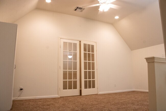 Building Photo - 13351 Park Ave