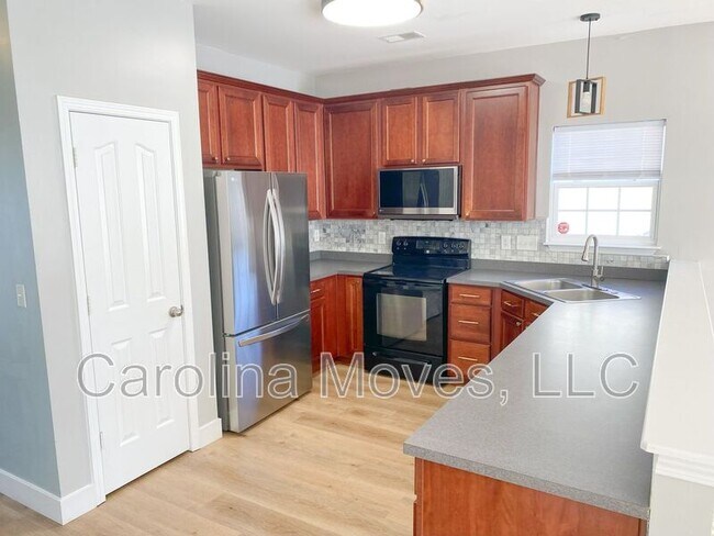 Building Photo - 11 Derry Ln