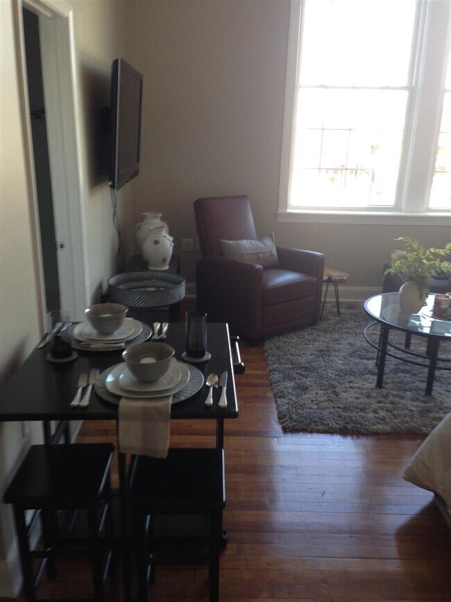 Building Photo - 5 S Center St