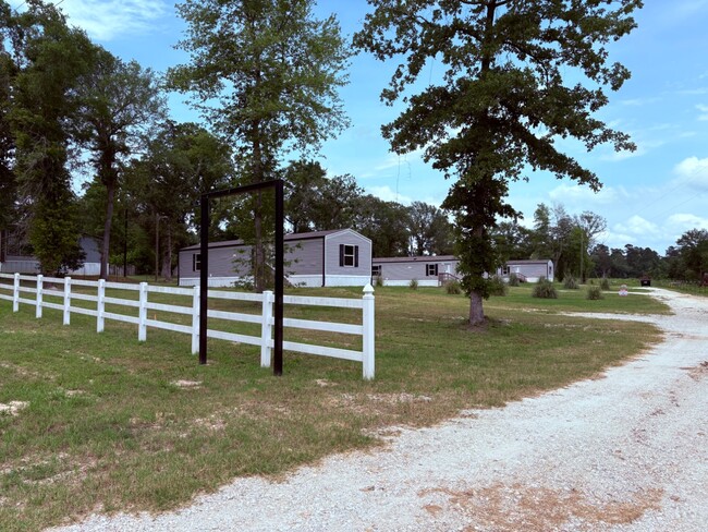 Building Photo - 595 FM 3228