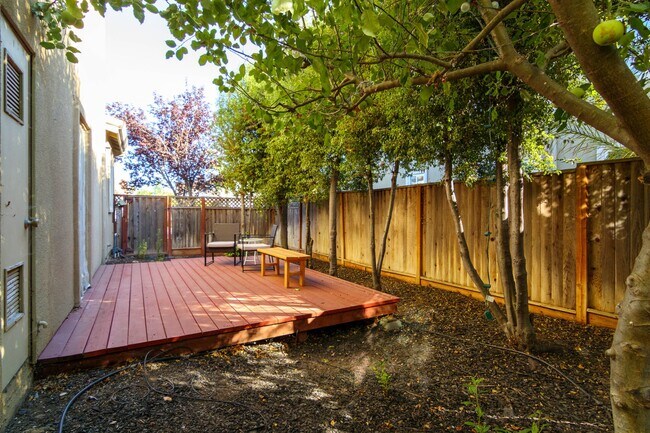 Building Photo - 171 Fennel Ct