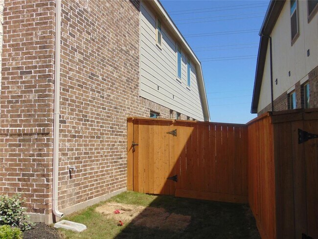 Building Photo - 24782 Levante Dr