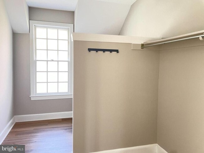 Building Photo - 9440 Flowerden Ln