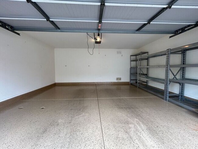 Building Photo - 2251 S Ponderosa Dr