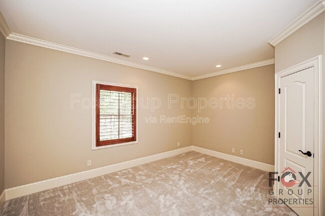 Building Photo - 143 Greenbay Rd