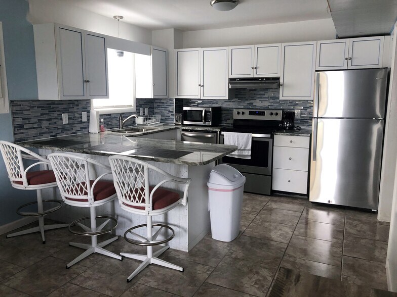 Building Photo - 105 Jamestown Rd