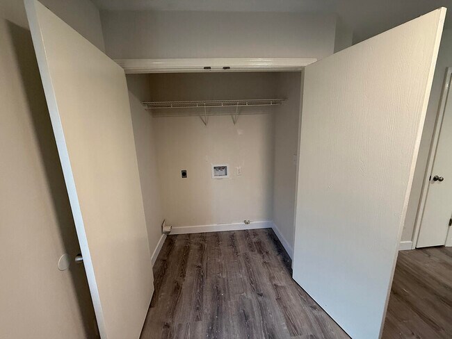 Building Photo - 1709 Hanover Blvd