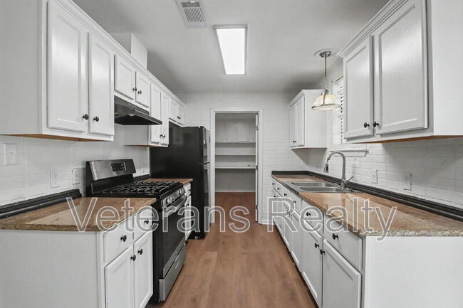 Building Photo - 111 Valentine Dr