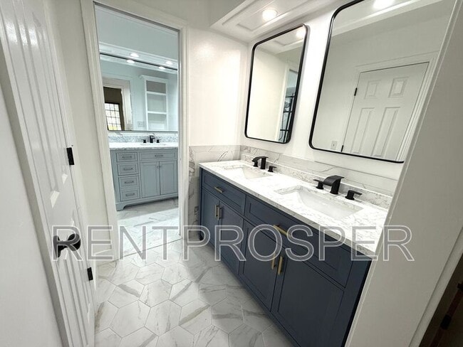 Building Photo - 3502 Exeter Ct