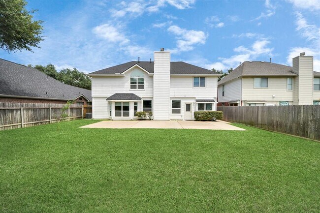 Building Photo - 2030 Winding Hollow Dr