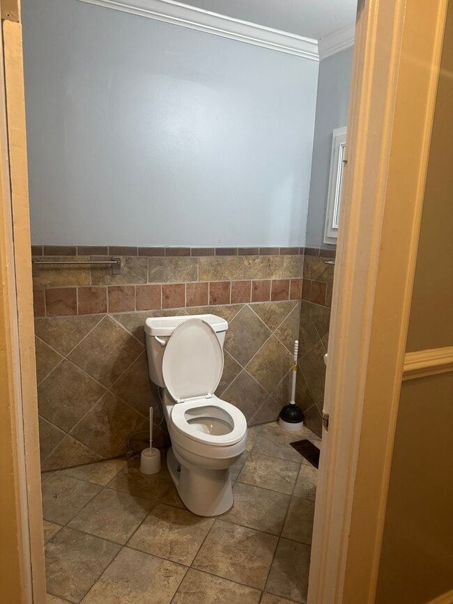 Building Photo - Downtown Greenville Home with a large fenc...