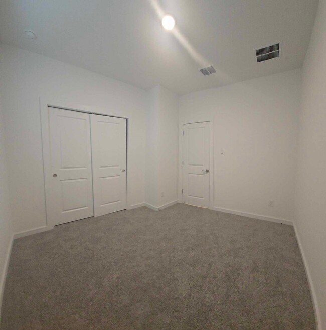 Building Photo - 8442 Bay Oaks Dr