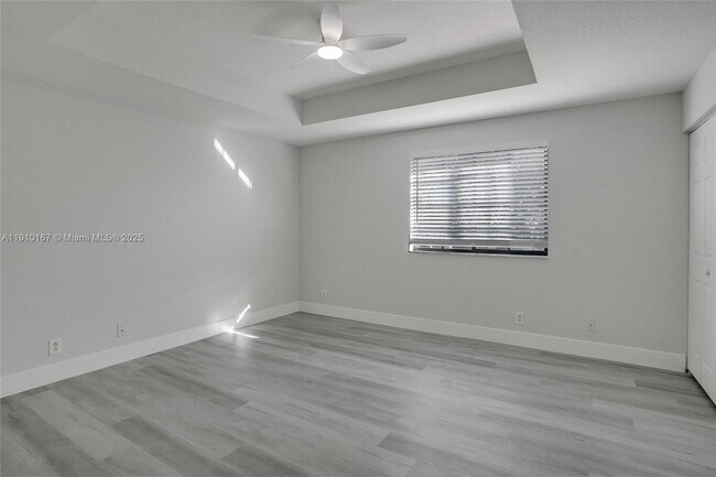 Building Photo - 3912 Tree Top Dr