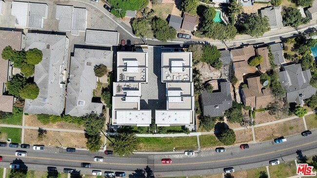 Building Photo - 3222 S Barrington Ave