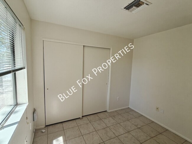 Building Photo - 3318 E Bellevue St