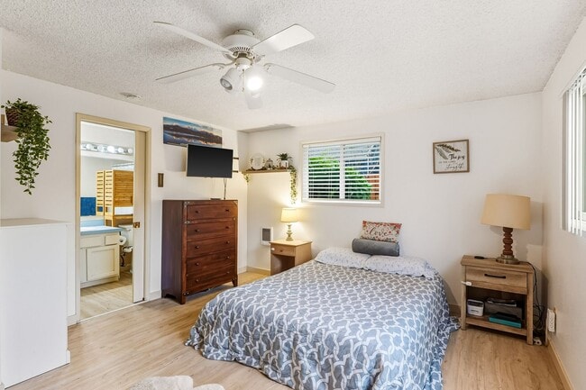 Building Photo - 3 Bedroom, 2 Bath House Near Portland Community College on Quiet Dead-end Street