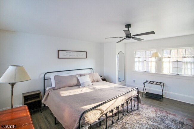 Building Photo - 405 Mt Hermon Rd