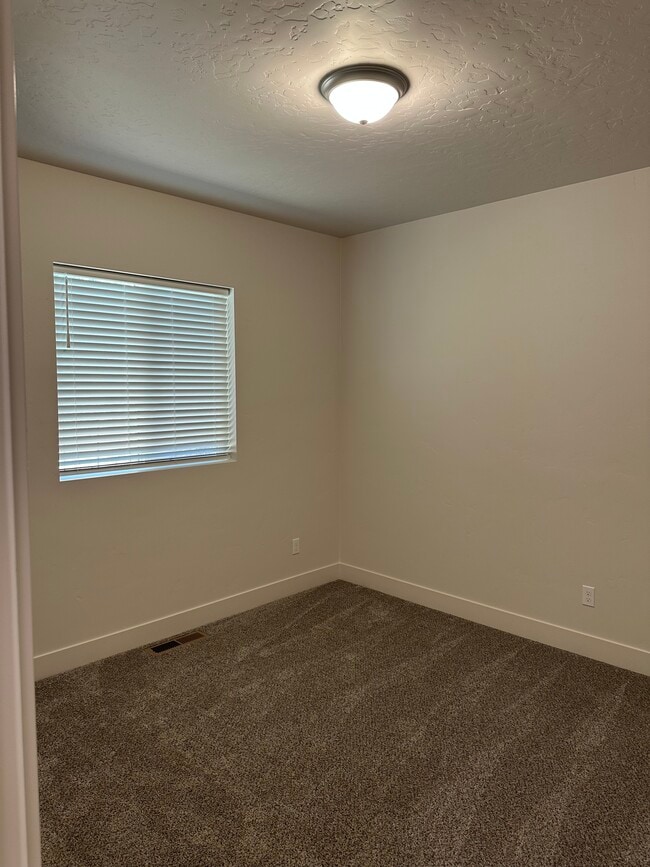 Building Photo - 3695 N Maple Grove Rd